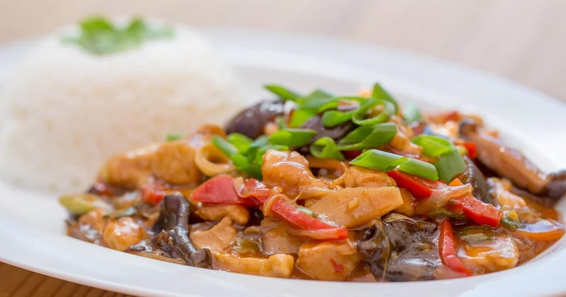 Reste de poulet rôti en sauce : la famille de recettes la plus fiable